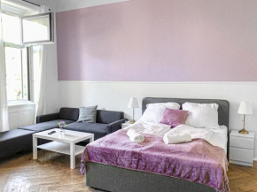 Commodious 2BR Apt. Near AKH-Perfect for Groups